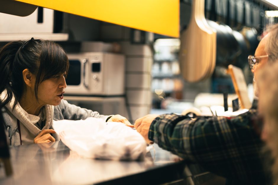 Entrega de un producto que representa una relacion de cliente y estrategia de remarketing